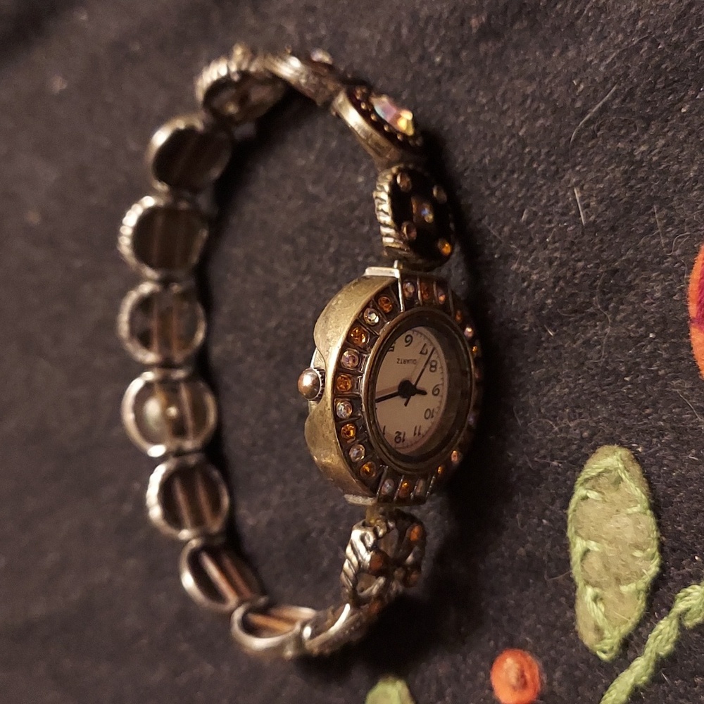 Vintage Avon Bejeweled Stretch Quartz Watch - Picture 3 of 6